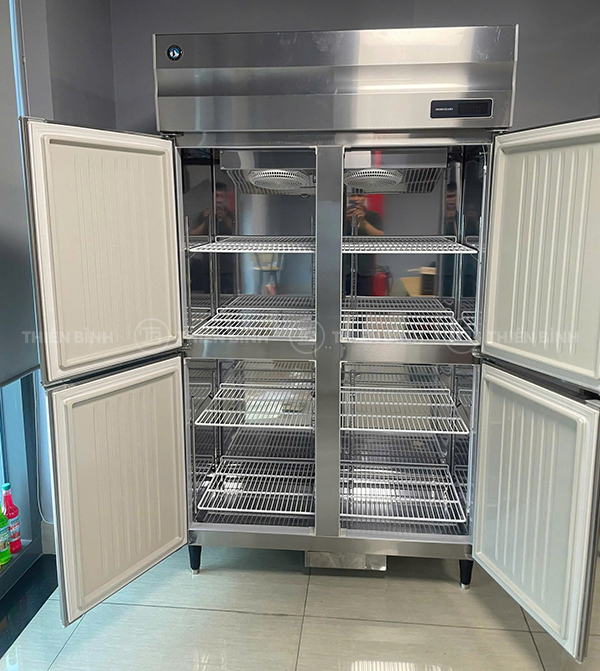 Tủ mát đứng 4 cánh Hoshizaki HR-126MA-S - ảnh 2 Bên trong tủ mát Hoshizaki HR-126MA-S