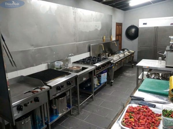 bep cong nghiep duoc van hanh dung