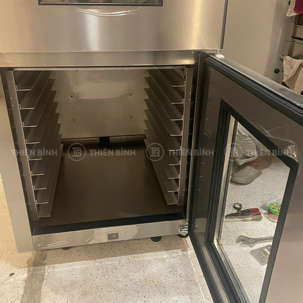 Tủ ủ bột Softmill 36 khay SMDG-INV-2236S - ảnh 6 Khoang bên dưới tủ ủ bột Softmill 36 khay SMDG-INV-2236S