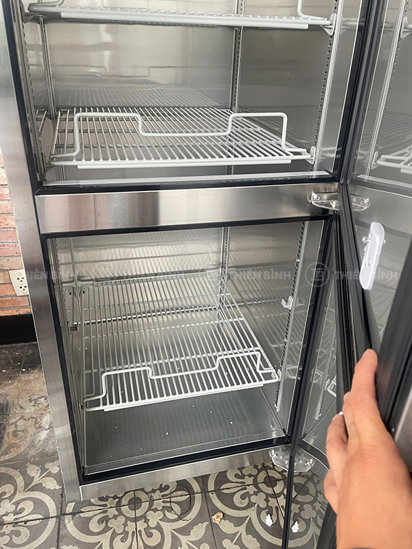 Tủ đông đứng Turbo Air 2 cánh inox KF25-2 - ảnh 4 Tủ Turbo Air KF25-2 có giá nan