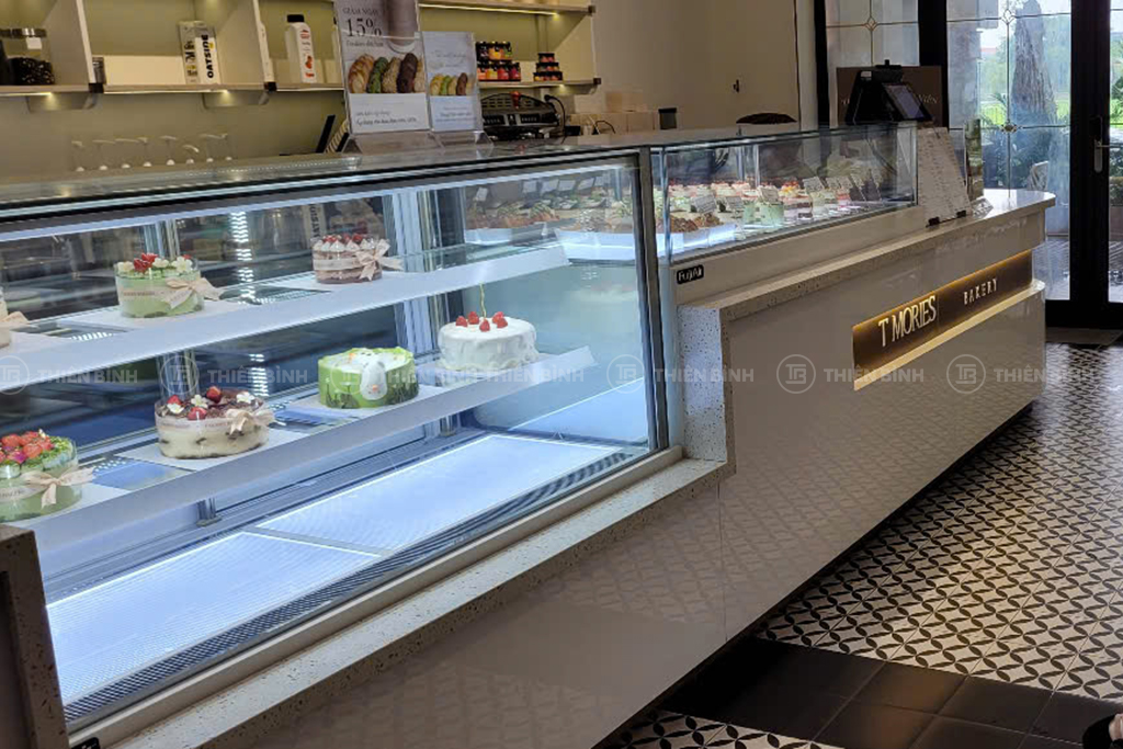 Thiết kế bếp tiệm bánh T'Mories - Thành phố Giao Lưu, Hà Nội - ảnh 13 Quầy trưng bày bánh kem