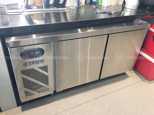 Bàn đông Berjaya được làm bằng inox sáng bóng, bền đẹp