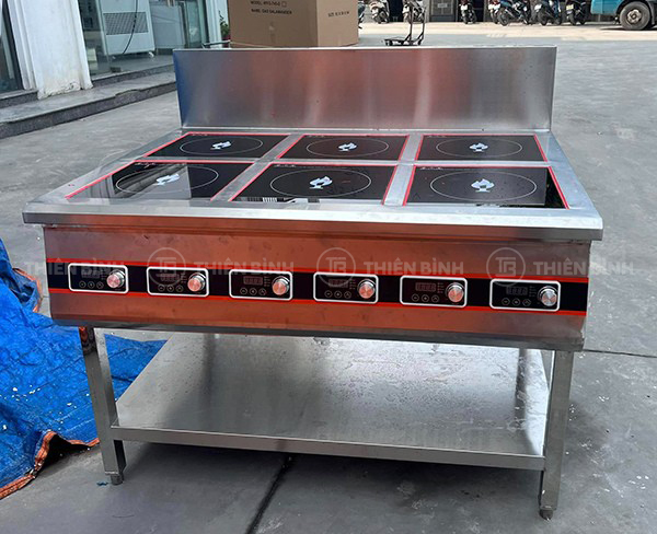 Bếp từ công nghiệp 5kWx6 có giá phẳng - ảnh 2 Bếp âu điện từ 6 họng