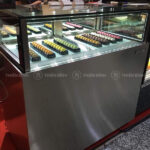 Sử dụng tủ Berjay RDS-M-15 trưng bày bảo quản bánh ngọt