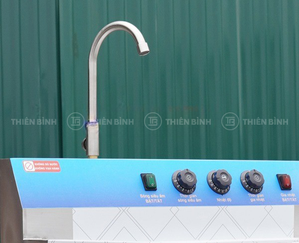 Điều khiển và vòi nước Baviwash 800XS