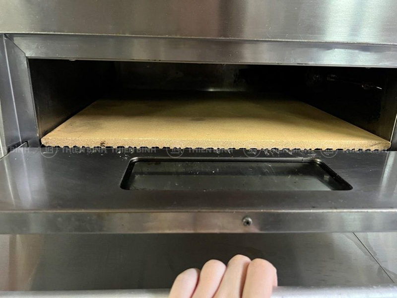 Lò nướng pizza 2 tầng Roller Grill PZ 430 D - ảnh 2 Khoang lò nướng pizza Roller Grill PZ 430 D