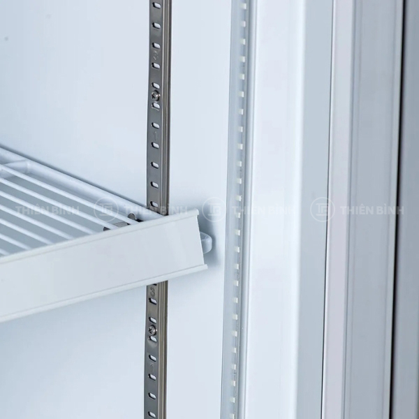Tủ mát 2 cánh kính Alaska LC-600C - ảnh 5 Bên trong tủ mát Alaska LC-600C