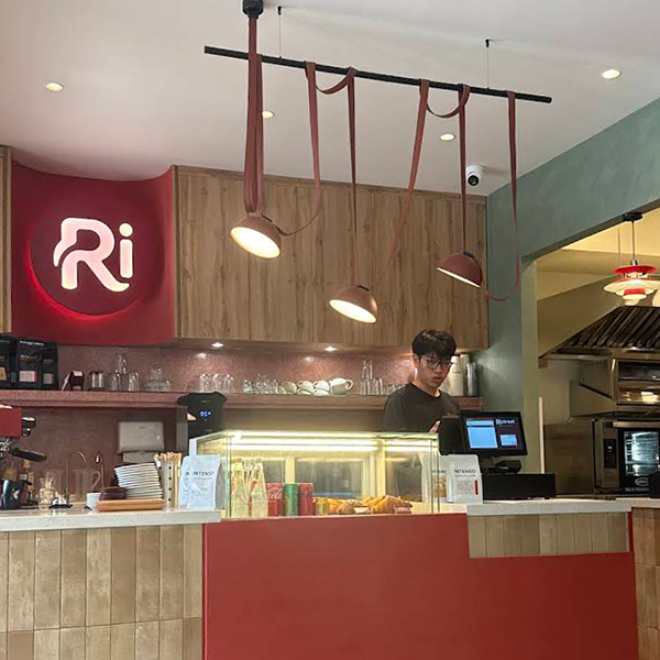 Cung cấp thiết bị bếp cho Ristreet Café tại Thảo Điền - ảnh 2 Không gian quán Ristreet Cafe