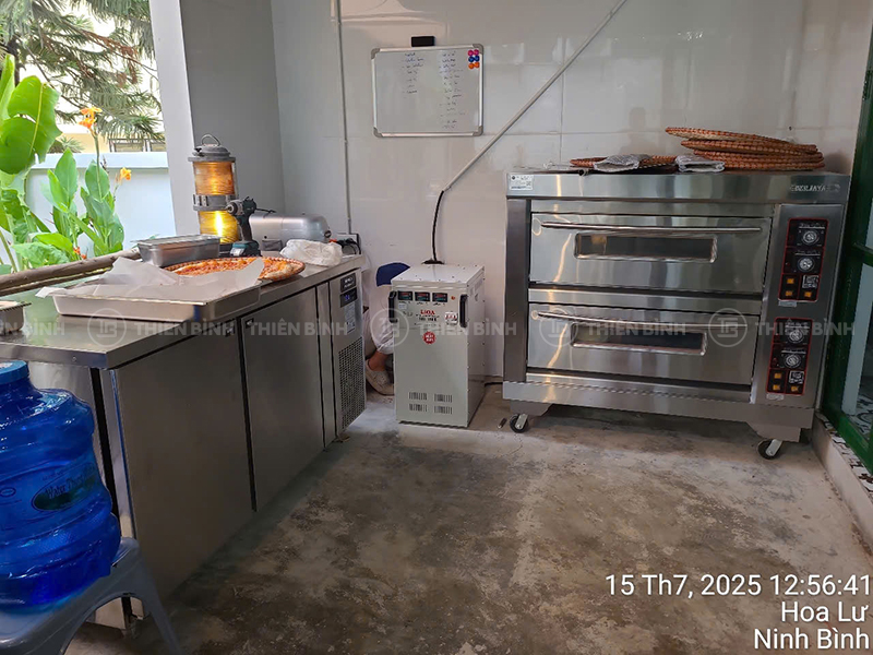 Khu vực bếp làm pizza