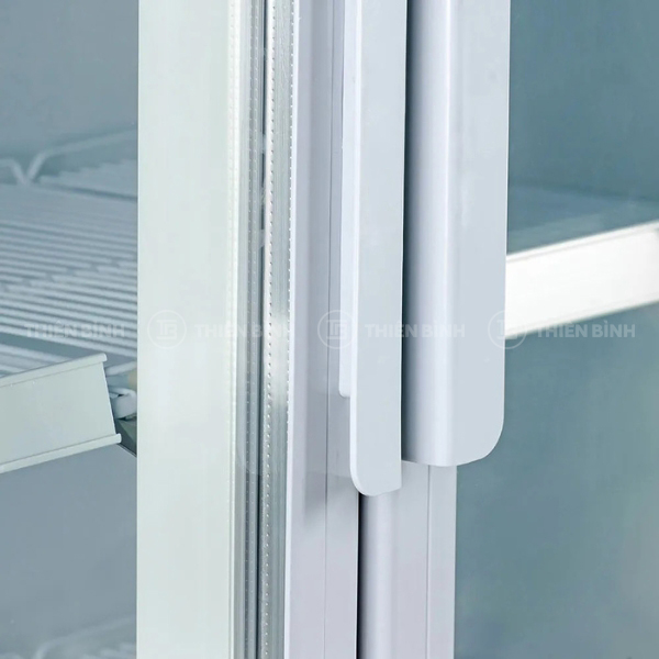 Tủ mát 2 cánh kính Alaska LC-600C - ảnh 4 Tay nắm cửa của tủ mát Alaska LC-600C