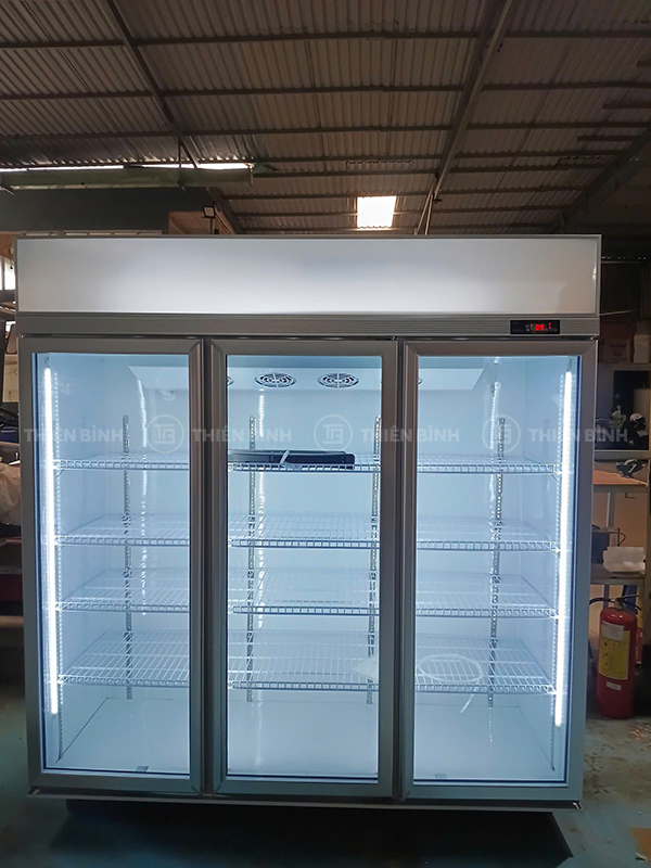 Tủ mát 3 cánh kính Lightcool LC-3K1600C (máy nén trên) - ảnh 1 Ảnh tủ mát 3 cánh kính Lightcool LC-3K1600C máy nén trên