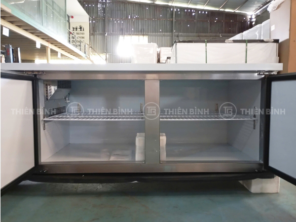 Bàn đông Lightcool LC-1875F khoang chứa rộng rãi