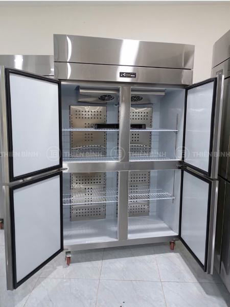 Bên trong tủ đông Lightcool LC-4I840F