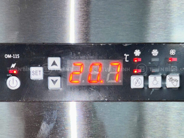 Tủ đông mát 4 cánh inox Lightcool LC-4I840FC - ảnh 4 Điều khiển điện tử của tủ đông mát Lightcool LC-4I840FC