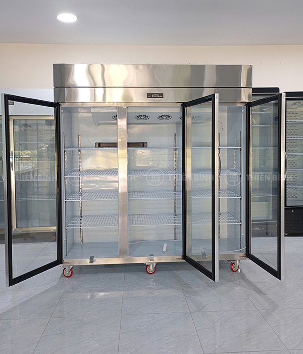 Tủ mát 3 cánh kính Lightcool LC-3K1600C (inox 430) - ảnh 3 Khoang tủ mát 3 cánh kính Lightcool LC-3K1600C inox 430