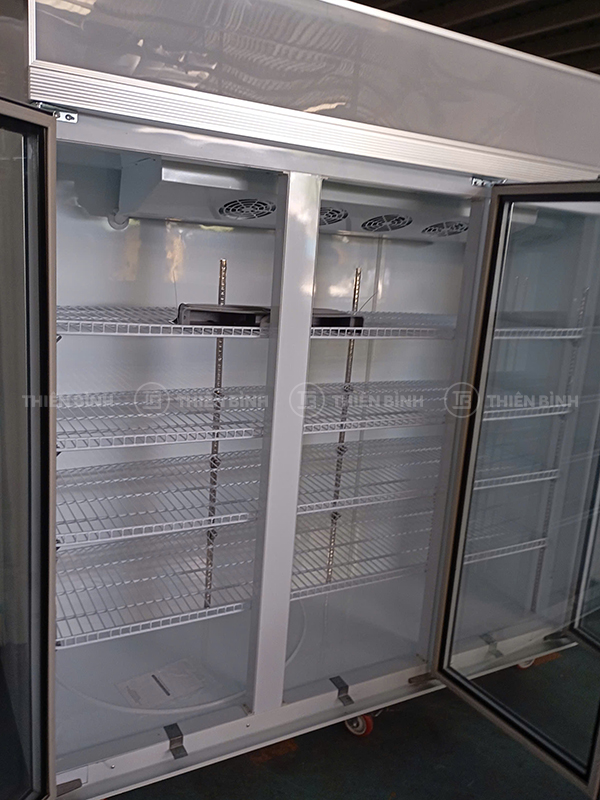 Tủ mát 3 cánh kính Lightcool LC-3K1600C (máy nén trên) - ảnh 4 khoang tu mat lightcool lc 3k1600c may nen tren