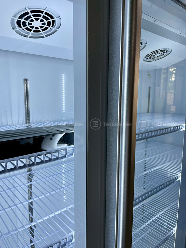 Tủ mát 3 cánh kính Lightcool LC-3K1600C (máy nén trên) - ảnh 6 Khoang tủ mát Lightcool LC-3K1600C