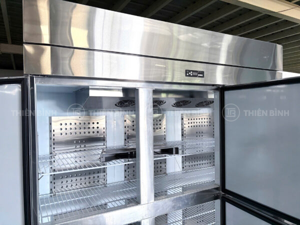 Tủ đông 2 chế độ đông hoặc mát 6 cánh inox Lightcool LC-6I1253F - ảnh 4 Tủ đông Lightcool LC-6I1253F có khoang chứa lớn
