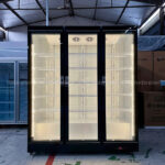 Tủ Lightcool LC-3K1600C có đèn màu vàng