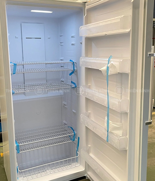 Tủ đông đứng 1 cánh 500L Sanden SFN-0500 - ảnh 3 Khoang tủ đông Sanden SFN-0500