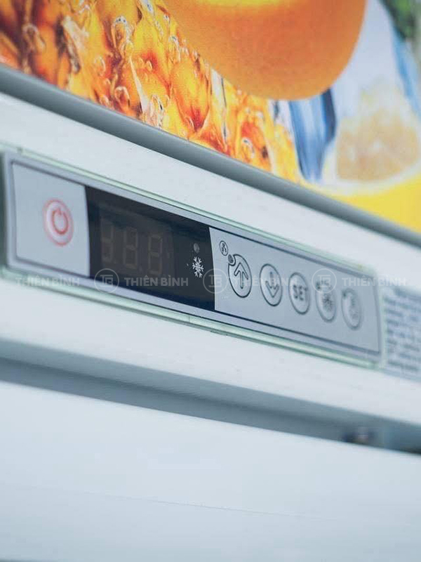 Tủ mát 2 cánh kính Sanden YPC-1100 - ảnh 4 Điều khiển tủ mát 2 cánh kính Sanden YPC-1100
