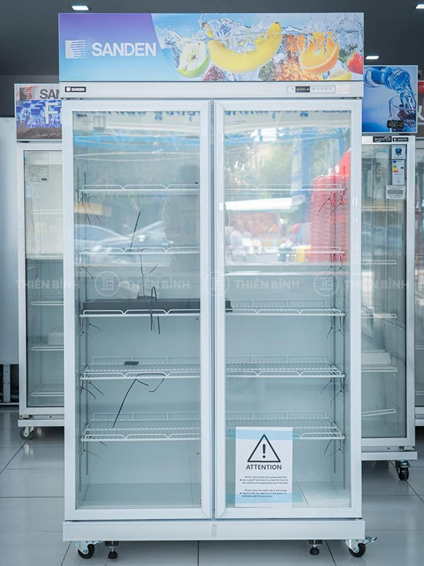Tủ mát 2 cánh kính Sanden YPC-1100 - ảnh 1 Mặt trước tủ mát 2 cánh kính Sanden YPC-1100