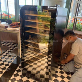 Tủ trưng bày rượu Sanden SVN-1301