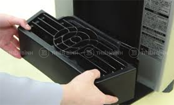 Máy làm đá tự động Hoshizaki DCM-80LS-HC - ảnh 2 Khay thoát nước